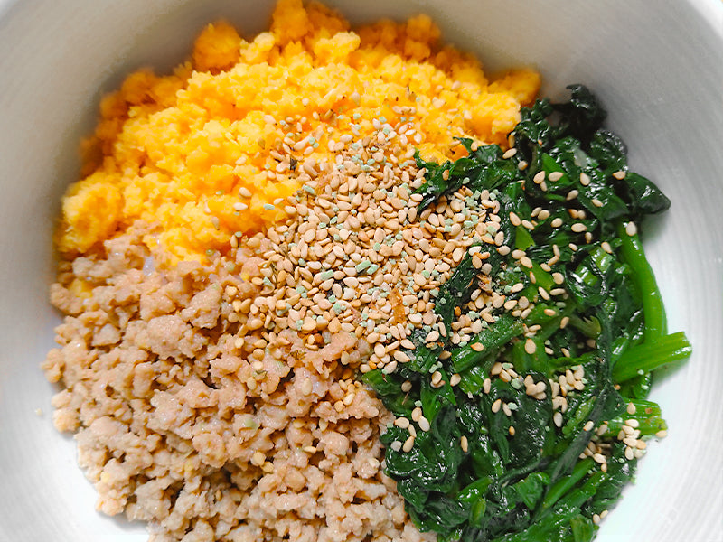 Sanshoku Donburi (chicken, scramble, spinach) with wasabi furikake