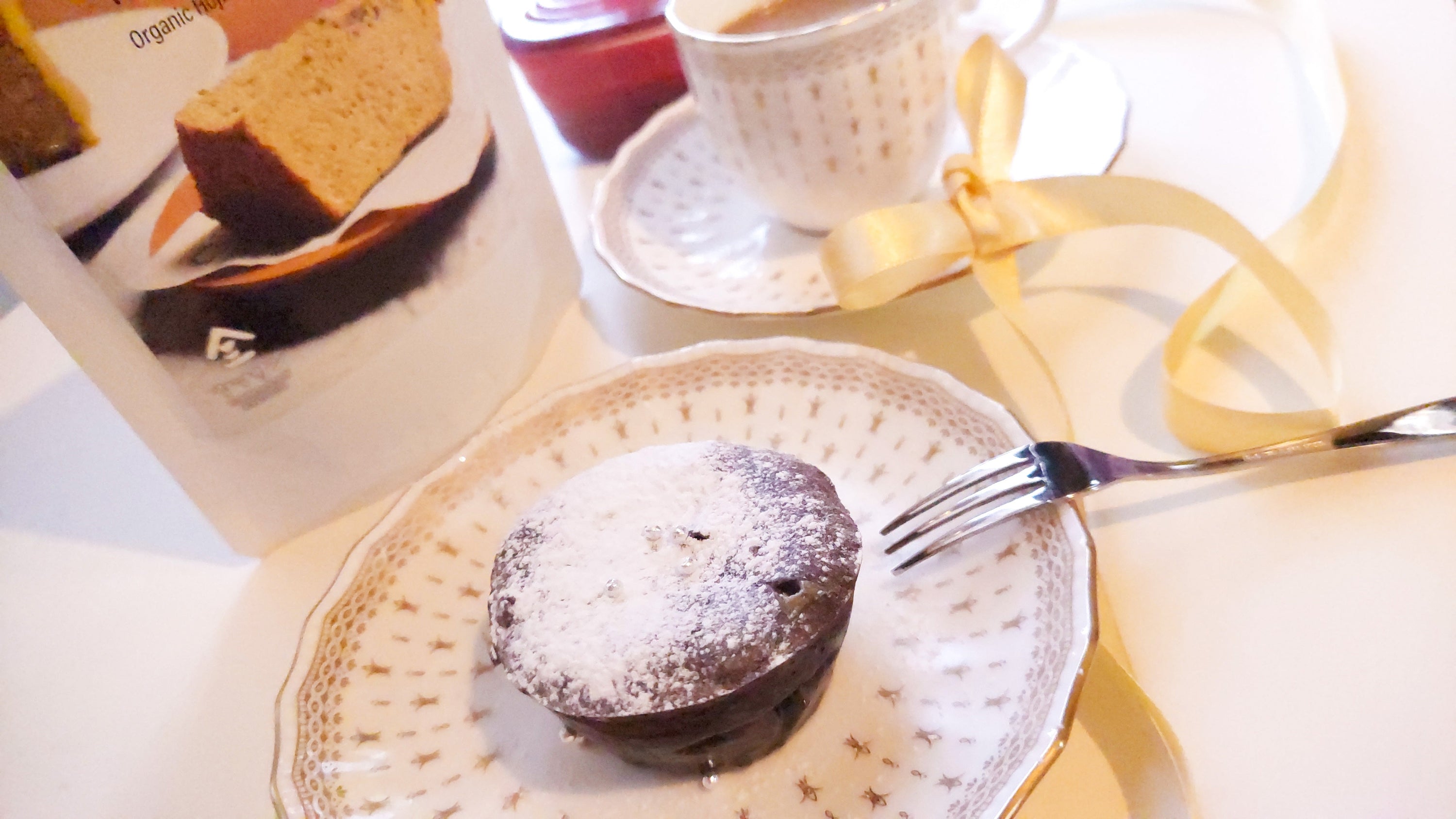 Molten Chocolate Cake with Hojicha Powder
