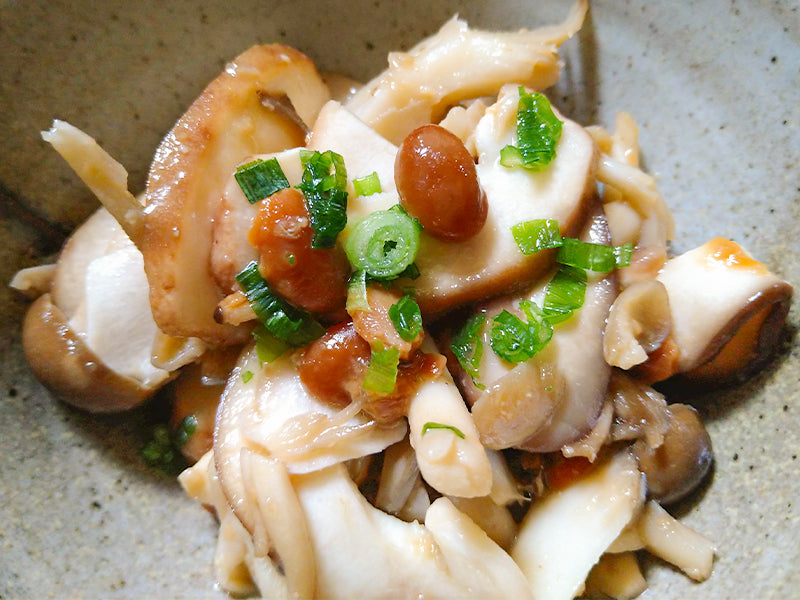 Mixed salad of natto koji and mushrooms