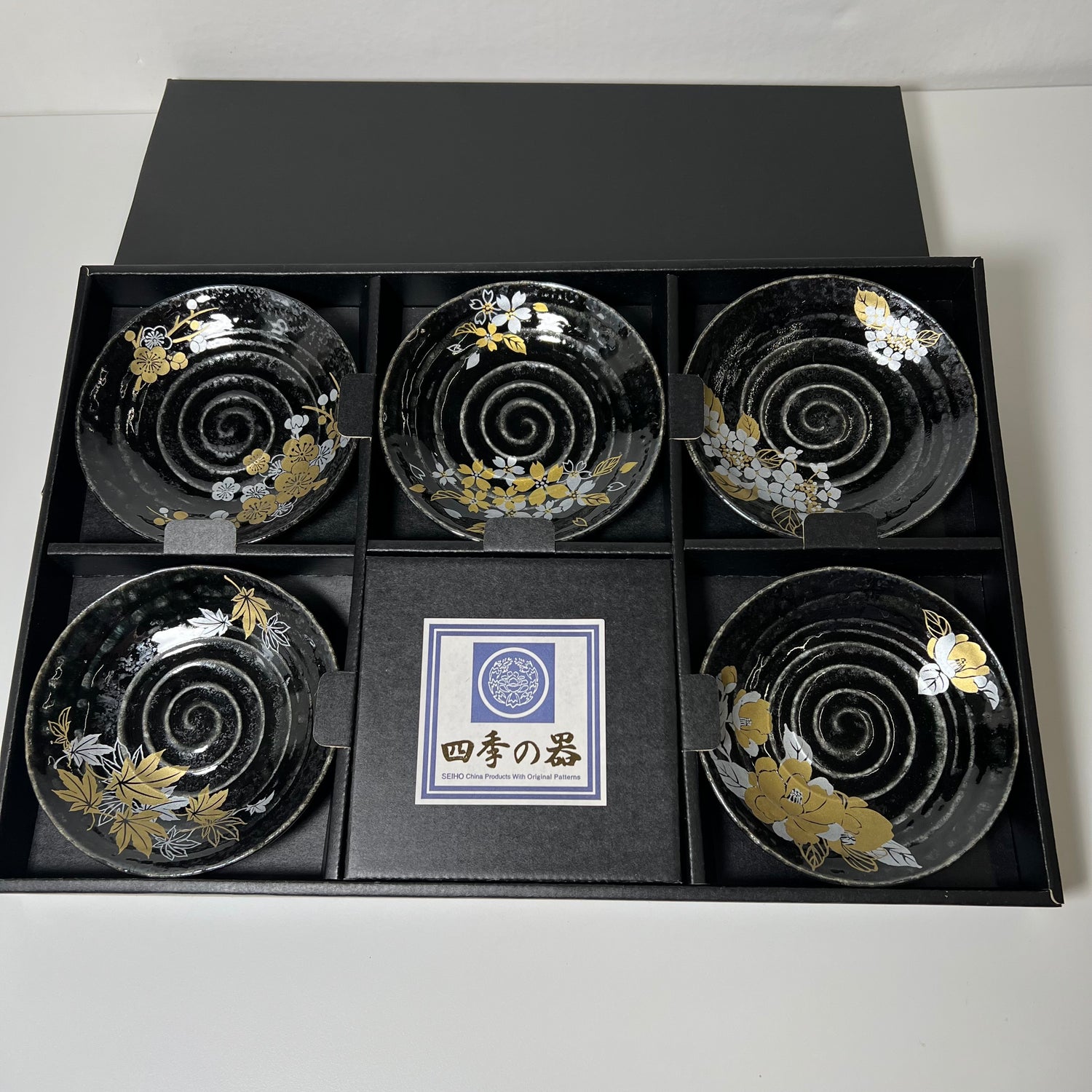 Japan Four Seasons（日本の四季） Carved Plate Set – Handcrafted Rustic Ceramic Plates