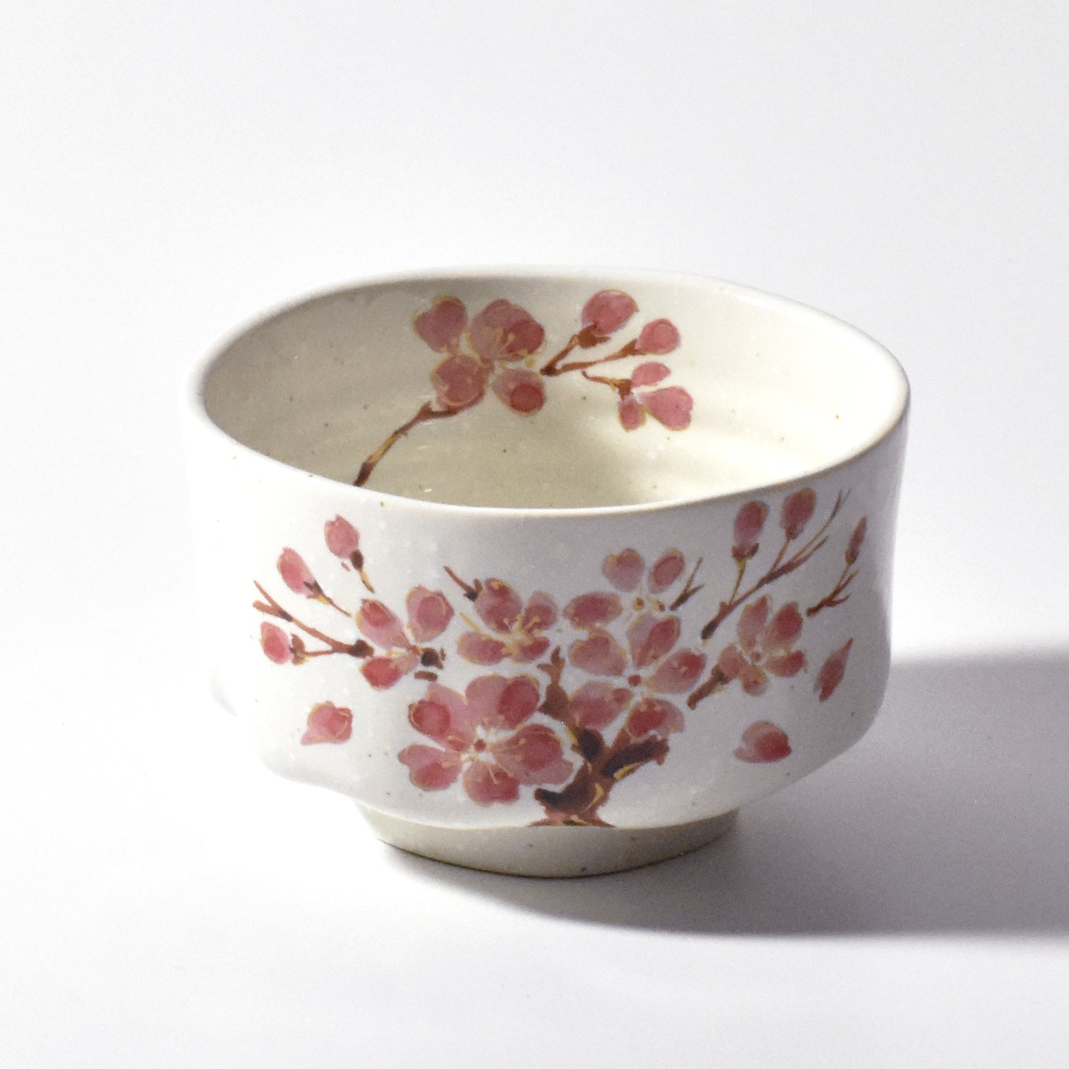 Japanese Ceramic “Kin-Sai Sakura” Matcha Bowl – Gold-Accented Cherry Blossom Design
